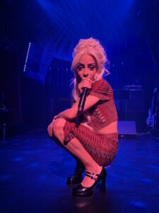 Bilal Hassani au Cabaret de Poussière