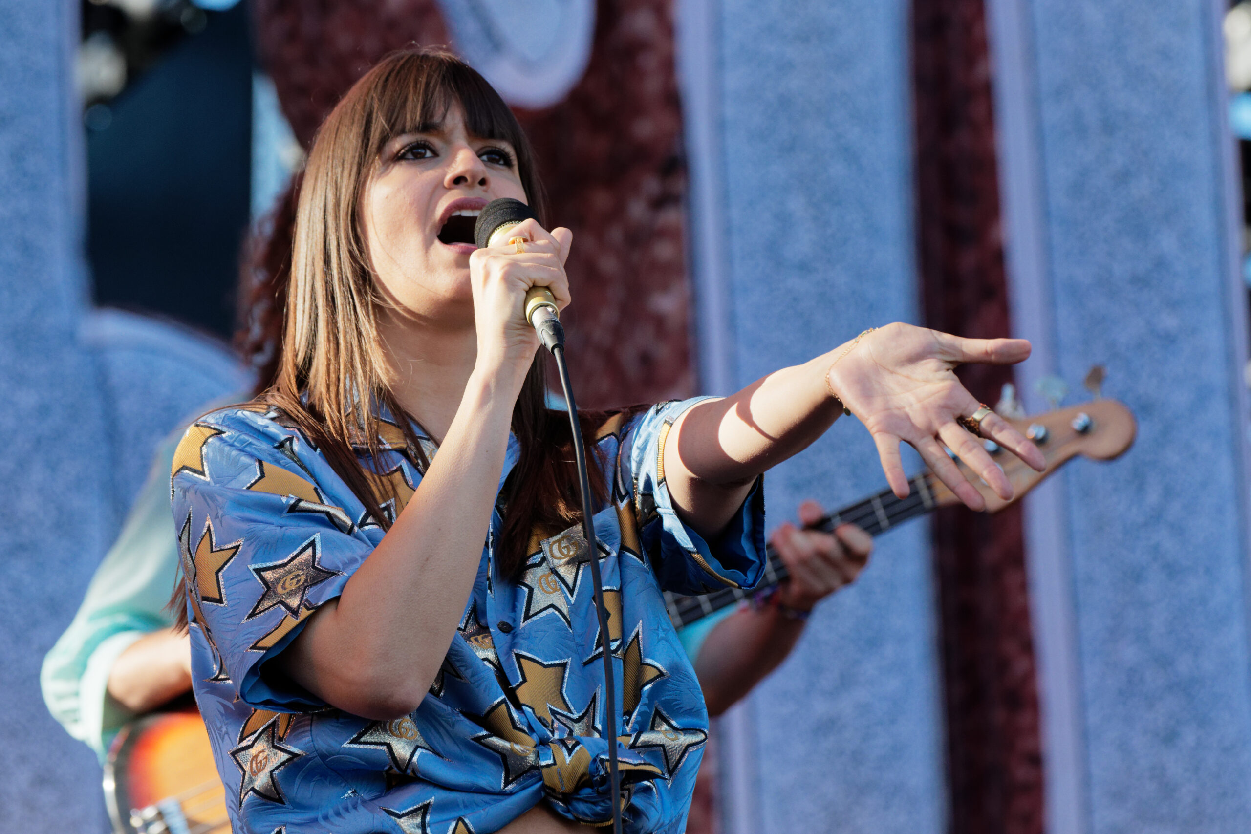 Clara Luciani sur scène aux Vieilles Charrues