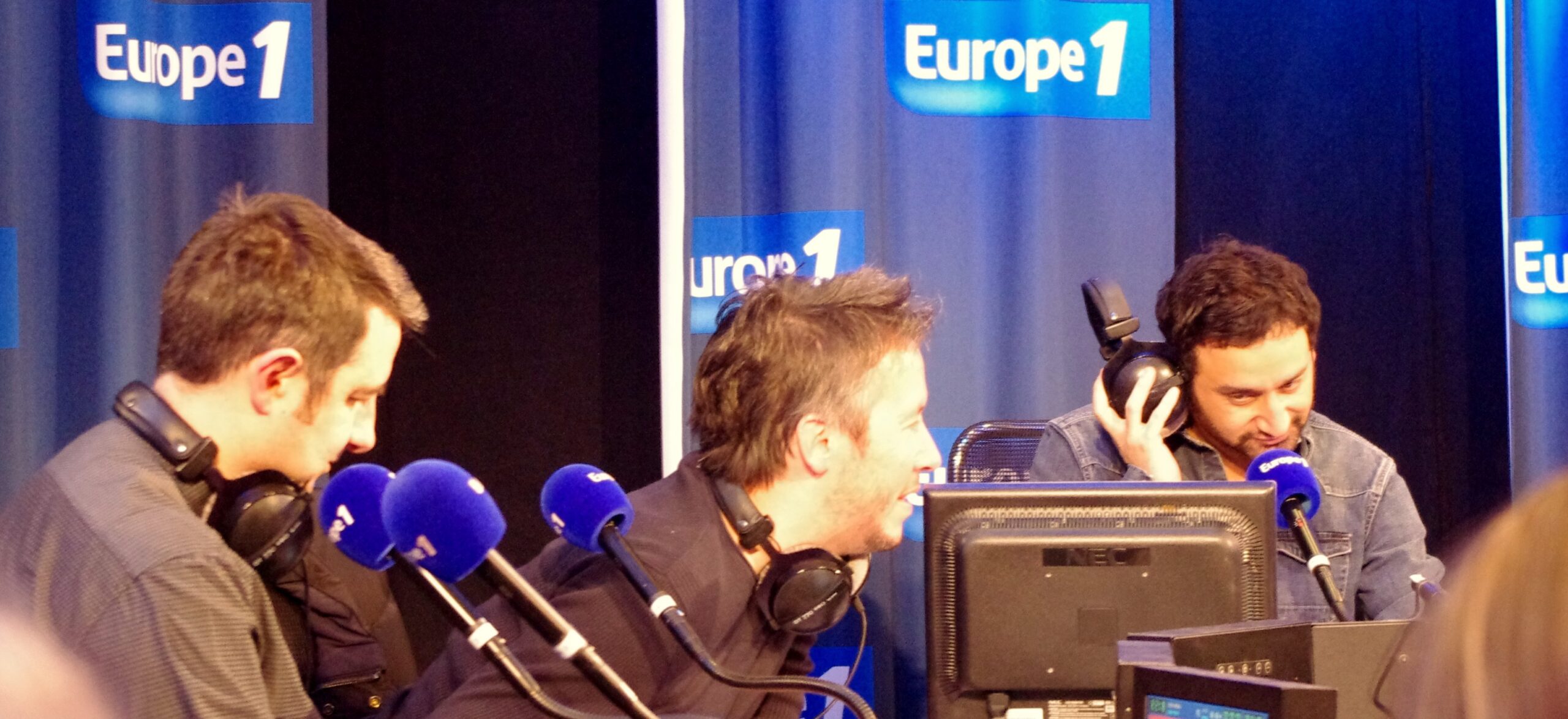 Cyril Hanouna dans un contexte radio et émission