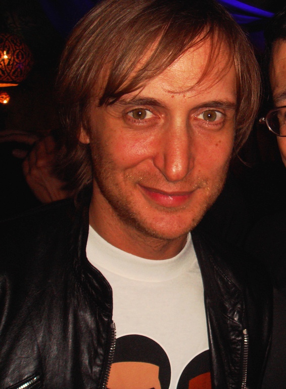 David Guetta derrière les platines